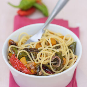 SPAGHETTI CON PEPERONI FRIGGITELLI DADINI DI ZUCCA ACCIUGHE - 5992