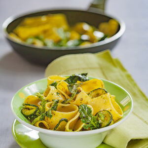 CALAMARI CON BROCCOLI VIOLA ZUCCHINE AGLIO CURCUMA - 6180