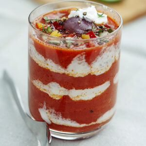 GAZPACHO DI CIPOLLE BORRETANE PEPERONI CETRIOLI PANNA ACIDA PEPE TIMO - 7673