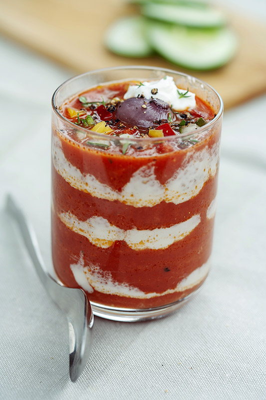 GAZPACHO DI CIPOLLE BORRETANE PEPERONI CETRIOLI PANNA ACIDA PEPE TIMO - 7673
