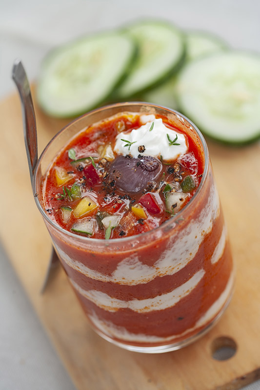 GAZPACHO DI CIPOLLE BORRETANE PEPERONI CETRIOLI PANNA ACIDA PEPE TIMO - 7675