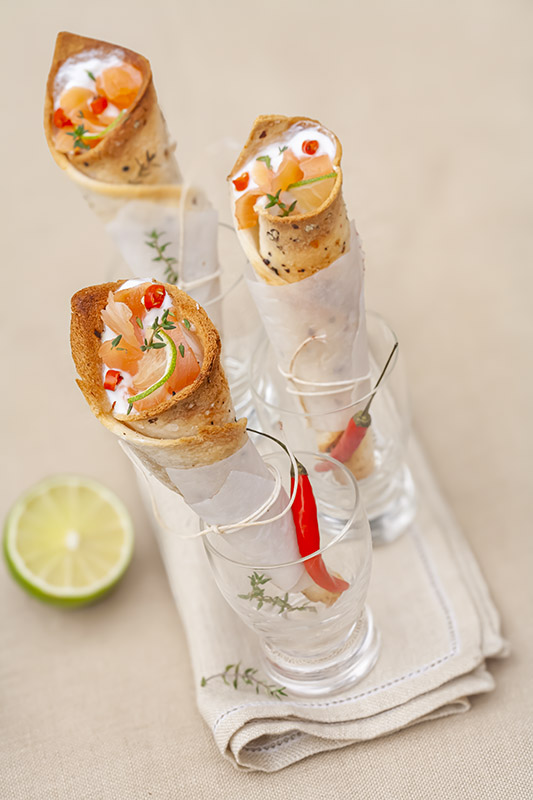 CONI DI PANCARRÉ CON YOGURT SALMONE AFFUMICATO LIME E PEPERONCINO - 9489