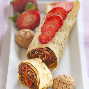 CREPES ARROTOLATE CON CIOCCOLATO AMARETTI E FRAGOLE - 6234