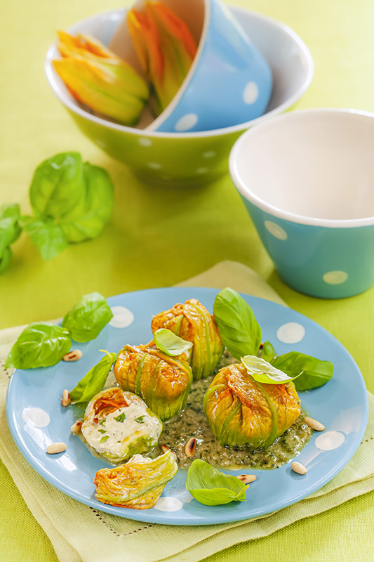 CON I PETALI - FIORI DI ZUCCA AL VAPORE CON RICOTTA E PESTO - 6507