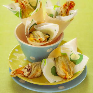 CON I PETALI - FIORI DI ZUCCA FARCITI CON MOZZARELLA E ACCIUGHE - 6495