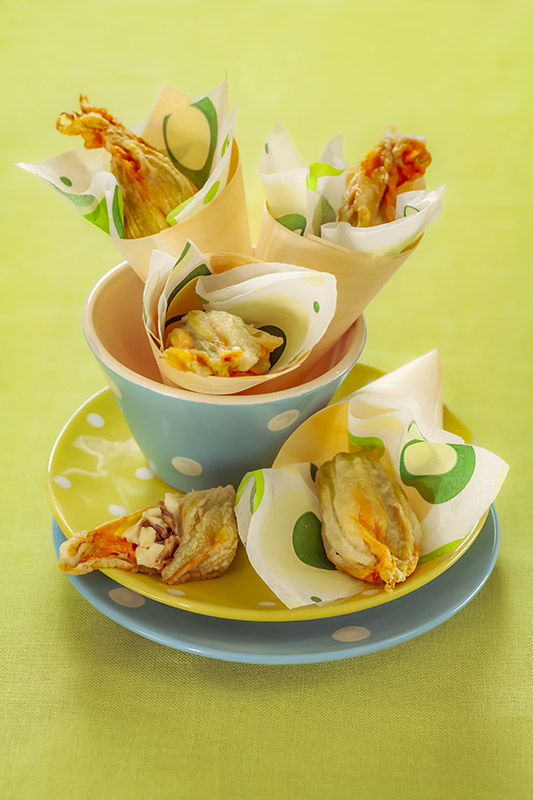 CON I PETALI - FIORI DI ZUCCA FARCITI CON MOZZARELLA E ACCIUGHE - 6495