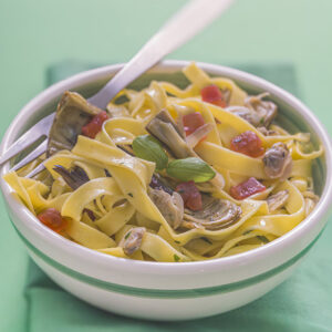 FETTUCCINE CON ARSELLE E CARCIOFI  - GT6J3086