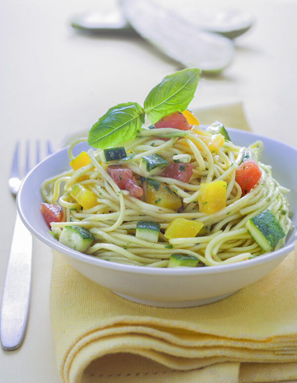 TAGLIOLINI CON ZUCCHINE E PEPERONI - GT6J3154