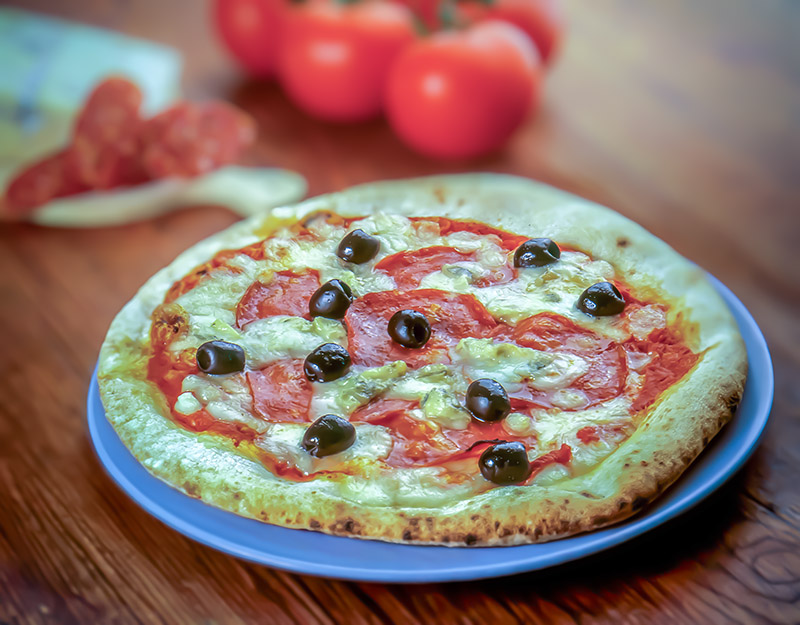 PIZZA POMODORO SALAME E GORGONZOLA - S0203080 - immagine 1