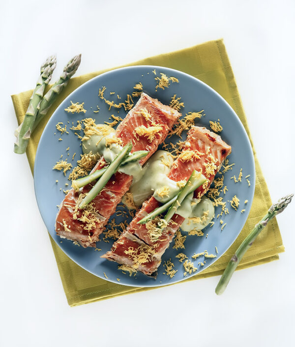 TRANCI DI SALMONE CON SALSA DI ASPARAGI E MIMOSA DI TUORLO D'UOVO - 6284