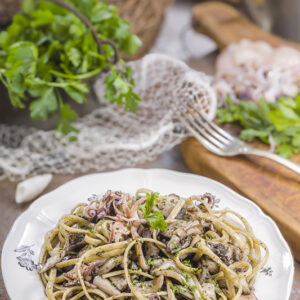 TRENETTE CON CALAMARETTI AL NERO DI SEPPIA - 16686396