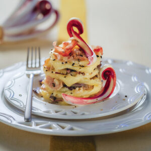 FUSILLI AL TORCHIO CON SCALOGNO ROBIOLA RADICCHIO TARDIVO PEPE SPECK - 6062