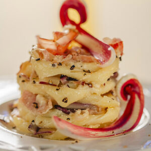 FUSILLI AL TORCHIO CON SCALOGNO ROBIOLA RADICCHIO TARDIVO PEPE SPECK - 6066
