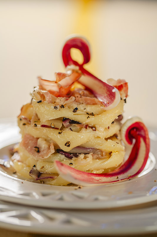 FUSILLI AL TORCHIO CON SCALOGNO ROBIOLA RADICCHIO TARDIVO PEPE SPECK - 6066
