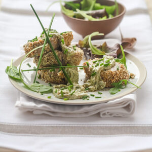 TOURNEDOS DI FILETTO DI VITELLO AL SESAMO CON SALSA DI TAHINA CETRIOLINI E ERBA CIPOLLINA - 9523