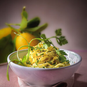 STRANGOZZI CON PORRI LIMONE PREZZEMOLO PEPE - 0013 - 166864345