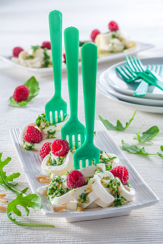 TAGLIATELLE DI MOZZARELLA CON PESTO DI RUCOLA E LAMPONI - 1325