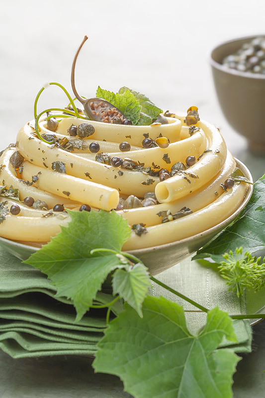 CUCINA CON I CAPPERI - ZITI CON CAPPERI E FOGLIE DI VITE  - 1273