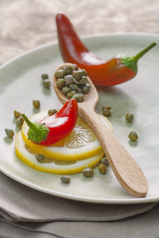 CUCINA CON I CAPPERI - INGREDIENTI LIMONE CAPPERI PEPERONCINO - 1278