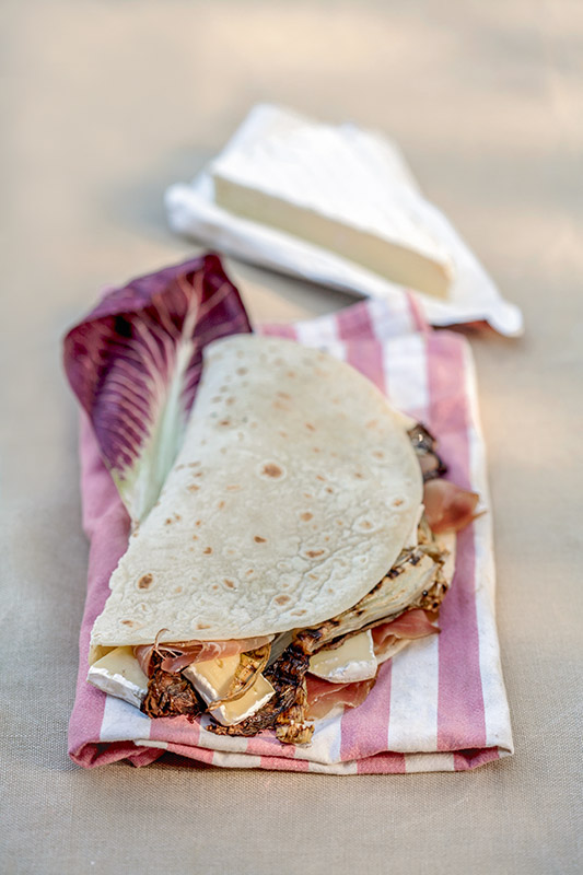 PIADINA CON RADICCHIO GRIGLIATO BRIE SPECK - 2403