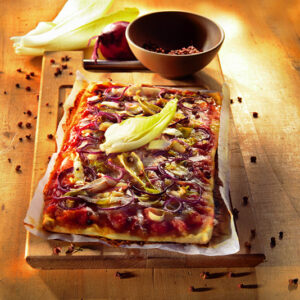 PIZZA CON POMODORO INDIVIA BELGA CIPOLLA ROSSA PEPE DI SICHUAN - 3687