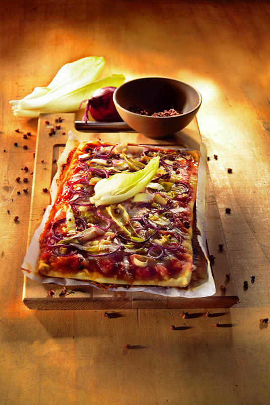 PIZZA CON POMODORO INDIVIA BELGA CIPOLLA ROSSA PEPE DI SICHUAN - 3687