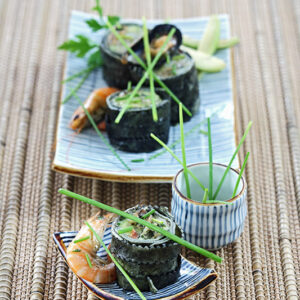 FAKE SUSHI - SUSHI DI TAGLIATELLE AL NERO DI SEPPIA CON COZZE FRUTTI DI MARE E AVOCADO - 1834