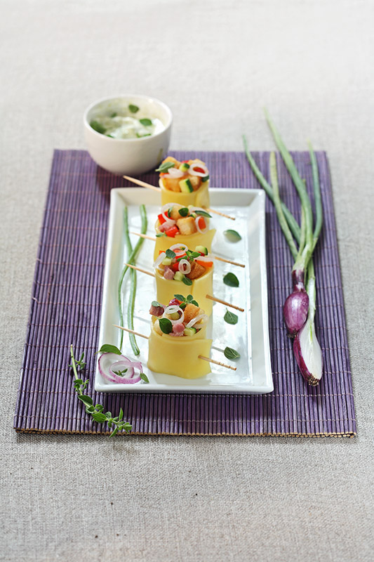 FAKE SUSHI - SUSHI DI FORMAGGIO CON PANCETTA AFFUMICATA PANE ZUCCHINE PEPERONE CIPOLLOTTO ROSSO DI TROPEA ORIGANO FRESCO - 1846