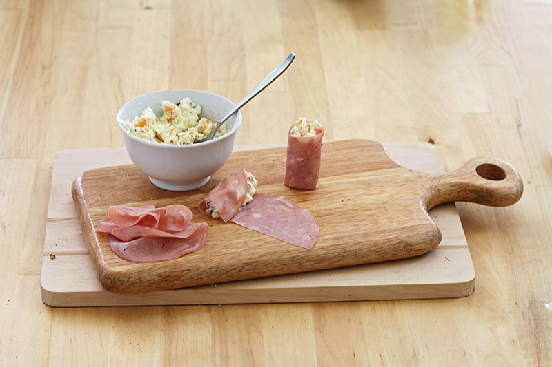 FAKE SUSHI - (STEP 3) SUSHI DI MORTADELLA ROBIOLA ALBICOCCHE E PISTACCHI - 1874 - immagine 1