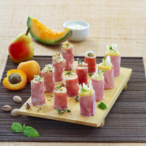 FAKE SUSHI - SUSHI DI MORTADELLA ROBIOLA ALBICOCCHE E PISTACCHI - SUSHI DI MELONE E PROSCIUTTO CRUDO - SUSHI DI PROSCIUTTO COTTO FORMAGGIO E PERE - 1881
