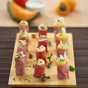 FAKE SUSHI - SUSHI DI MORTADELLA ROBIOLA ALBICOCCHE E PISTACCHI - SUSHI DI MELONE E PROSCIUTTO CRUDO - SUSHI DI PROSCIUTTO COTTO FORMAGGIO E PERE - 1893