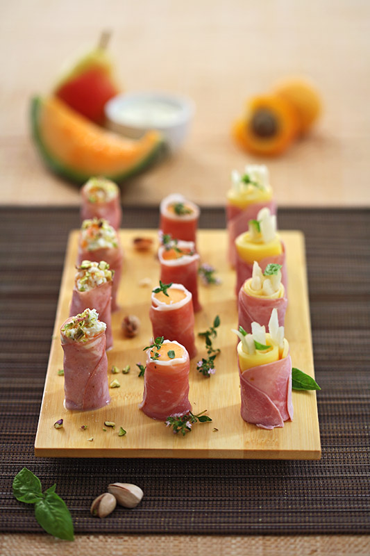 FAKE SUSHI - SUSHI DI MORTADELLA ROBIOLA ALBICOCCHE E PISTACCHI - SUSHI DI MELONE E PROSCIUTTO CRUDO - SUSHI DI PROSCIUTTO COTTO FORMAGGIO E PERE - 1893