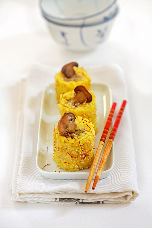FAKE SUSHI - URAMAKI DI RISOTTO ALLO ZAFFERANO E FUNGHI - 1925