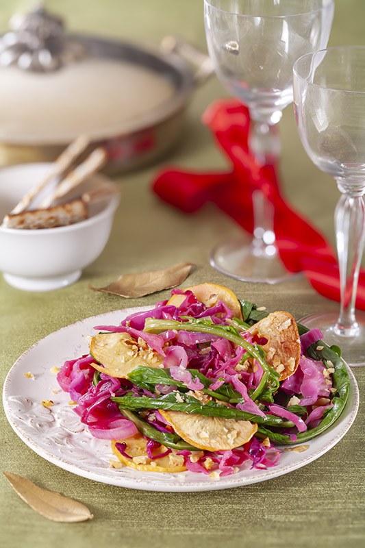 INSALATA TIEPIDA DI CAVOLI ROSSI MELE AL FORNO CATALOGNA NOCI - 3602