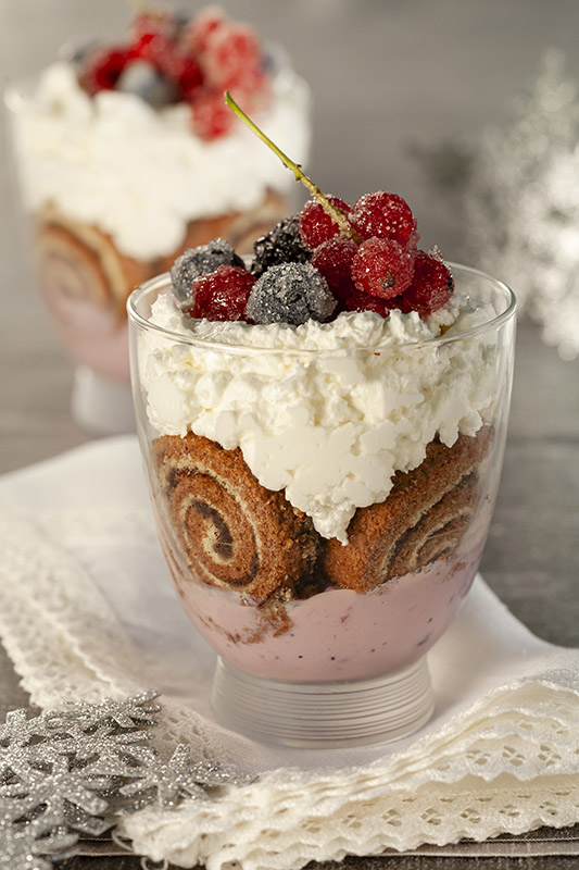 TRIFLE CON SPIRALI CREMA DI FRUTTI DI BOSCO PANNA FRUTTI BRINATI - 3657