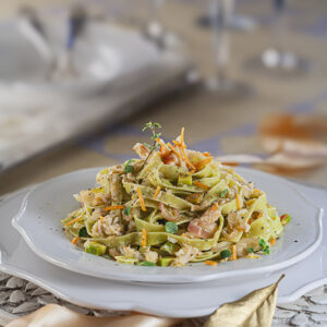 TAGLIATELLE VERDI  CON AVOCADO POLPA DI GRANCHIO POMPELMO ROSA - 3719