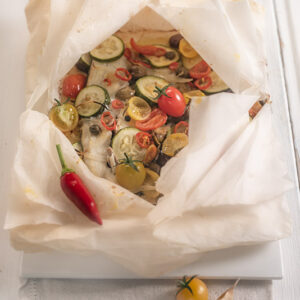 BRANZINO AL CARTOCCIO CON POMODORINI CAPPERI ZUCCHINE - 2128