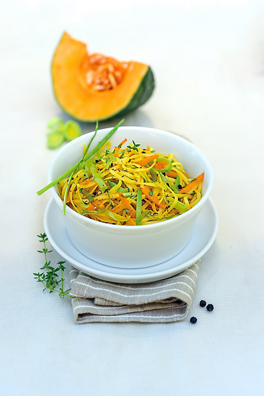TAGLIERINI CON ZAFFERANO PORRI ZUCCA TIMO PEPE - 6526