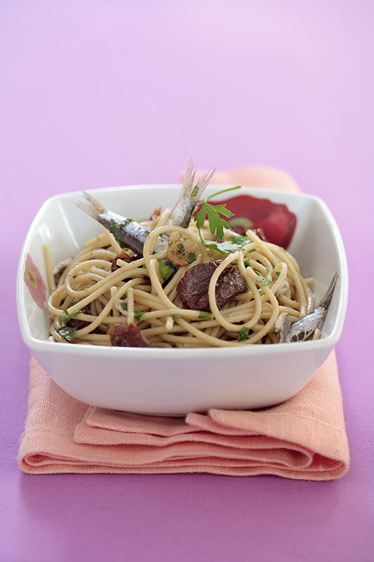 SPAGHETTI CON ALICI PANE POMODORI SECCHI - 6020