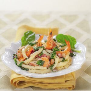 FUSILLI AL TORCHIO CON CIPOLLE ERBETTE PANCETTA GAMBERI - 6073