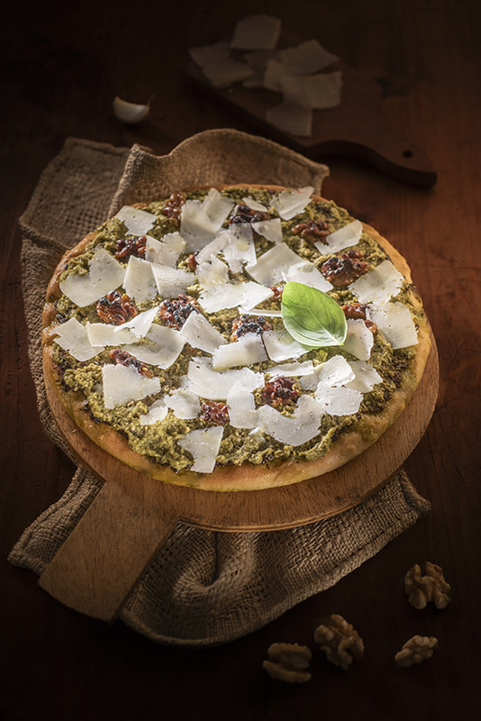 FOCACCIA CON PESTO NOCI E PARMIGIANO - 3859