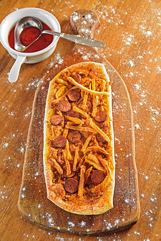 PIZZA CON POMODORO FORMAGGIO PATATINE FRITTE WURSTEL PAPRICA - 3612