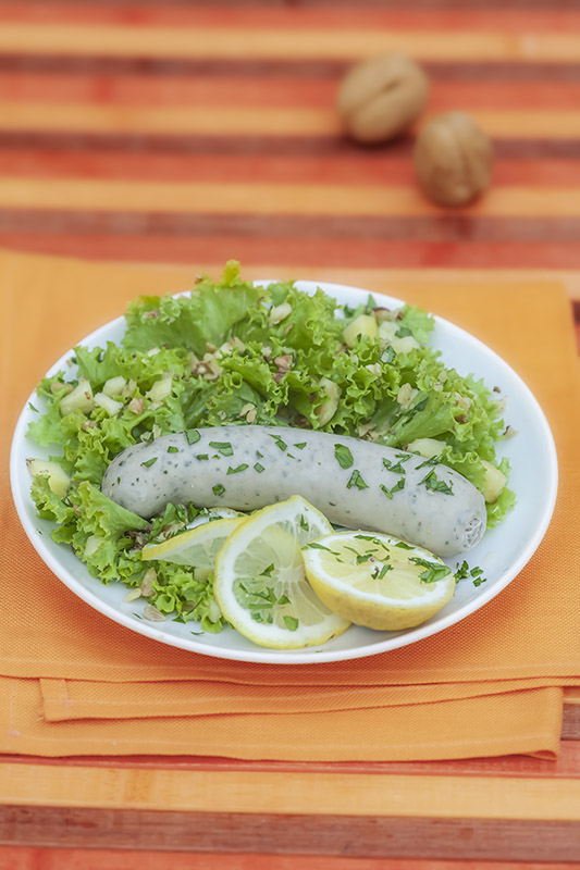 WURSTEL BIANCHI AL PREZZEMOLO AL LIMONE CON INSALATA RICCIA MELA LIMONE PREZZEMOLO NOCI - 6676