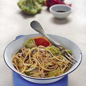 LINGUINE CON SARDE E SGOMBRO POMPELMO ROSA BROCCOLI SALSA WORCESTER CIPOLLA ROSSA - 9310