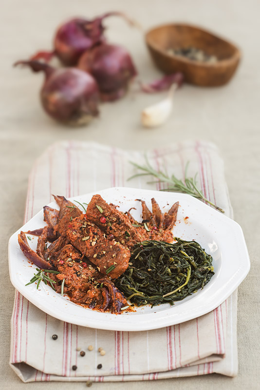 VITELLO SPEZIATO CON CIPOLLA ROSSA LATTE POMODORO ROSMARINO MIX DI PEPE CON AGRETTI AL LIMONE - 5208